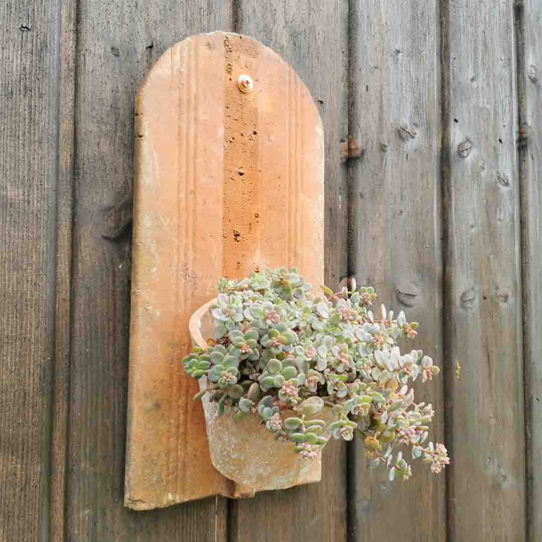 Blumentopf für die Wand mit Dachziegel - Vintage