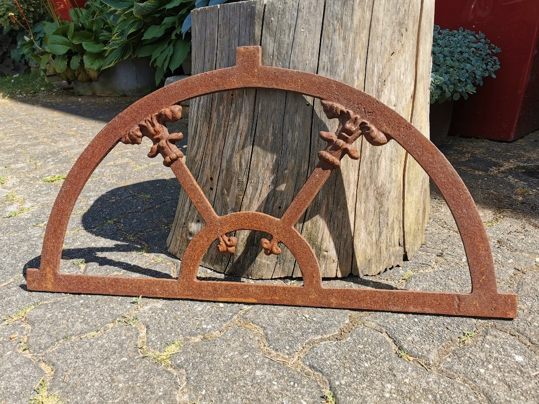 Großes halbrundes Stallfenster 71 cm x 36 cm