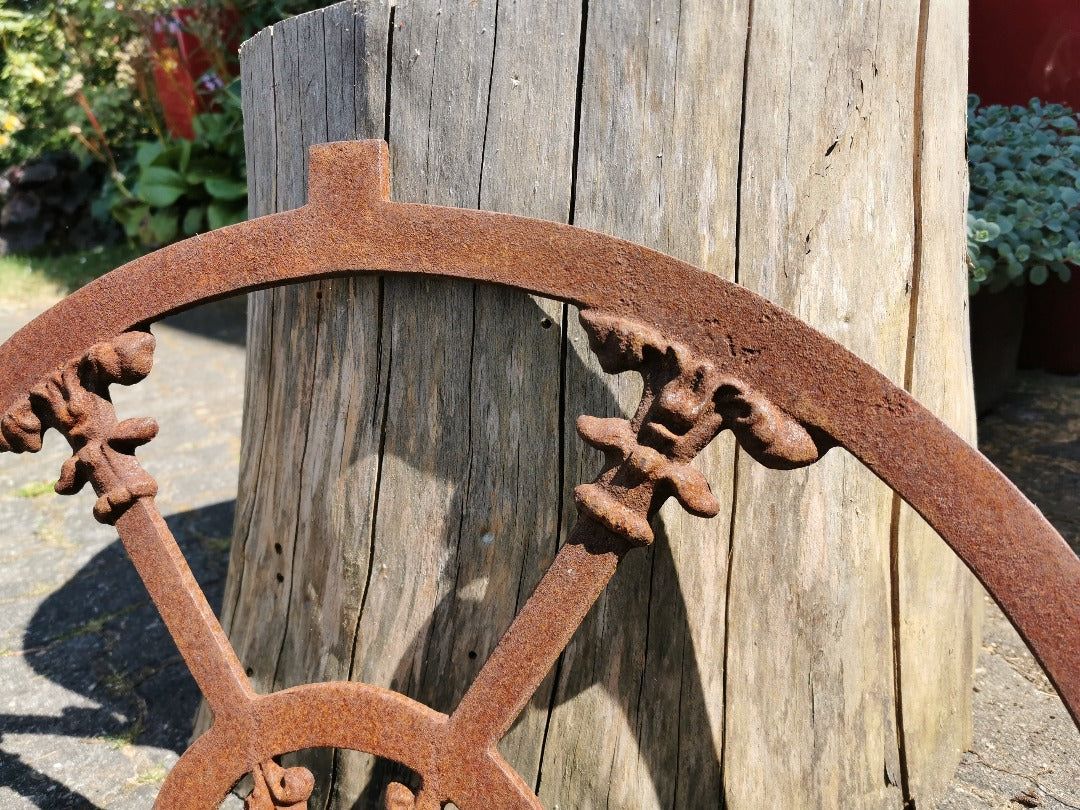 Großes halbrundes Stallfenster 71 cm x 36 cm