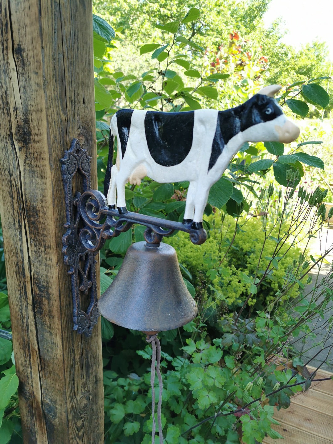 Große Glocke mit der Kuh "Berta" aus massivem Gusseisen