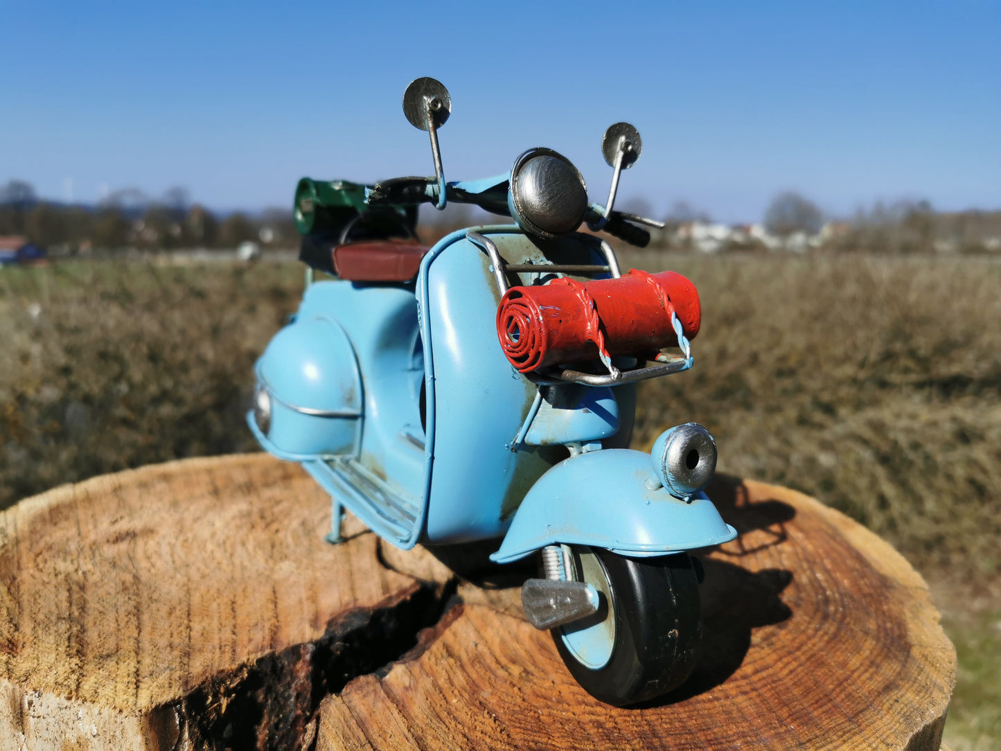 Roller Blechmodell hellblau im Vintage-Design