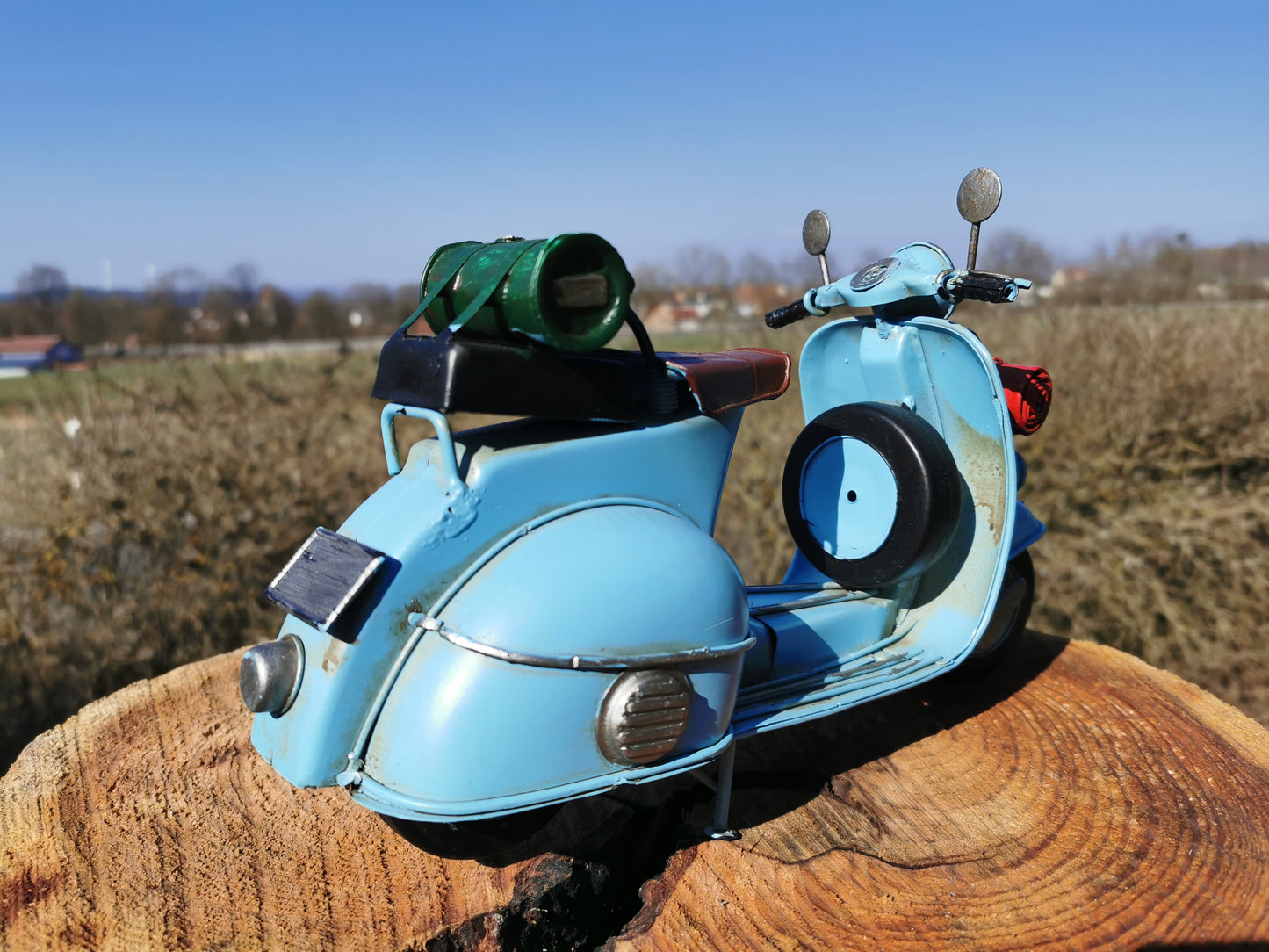 Roller Blechmodell hellblau im Vintage-Design