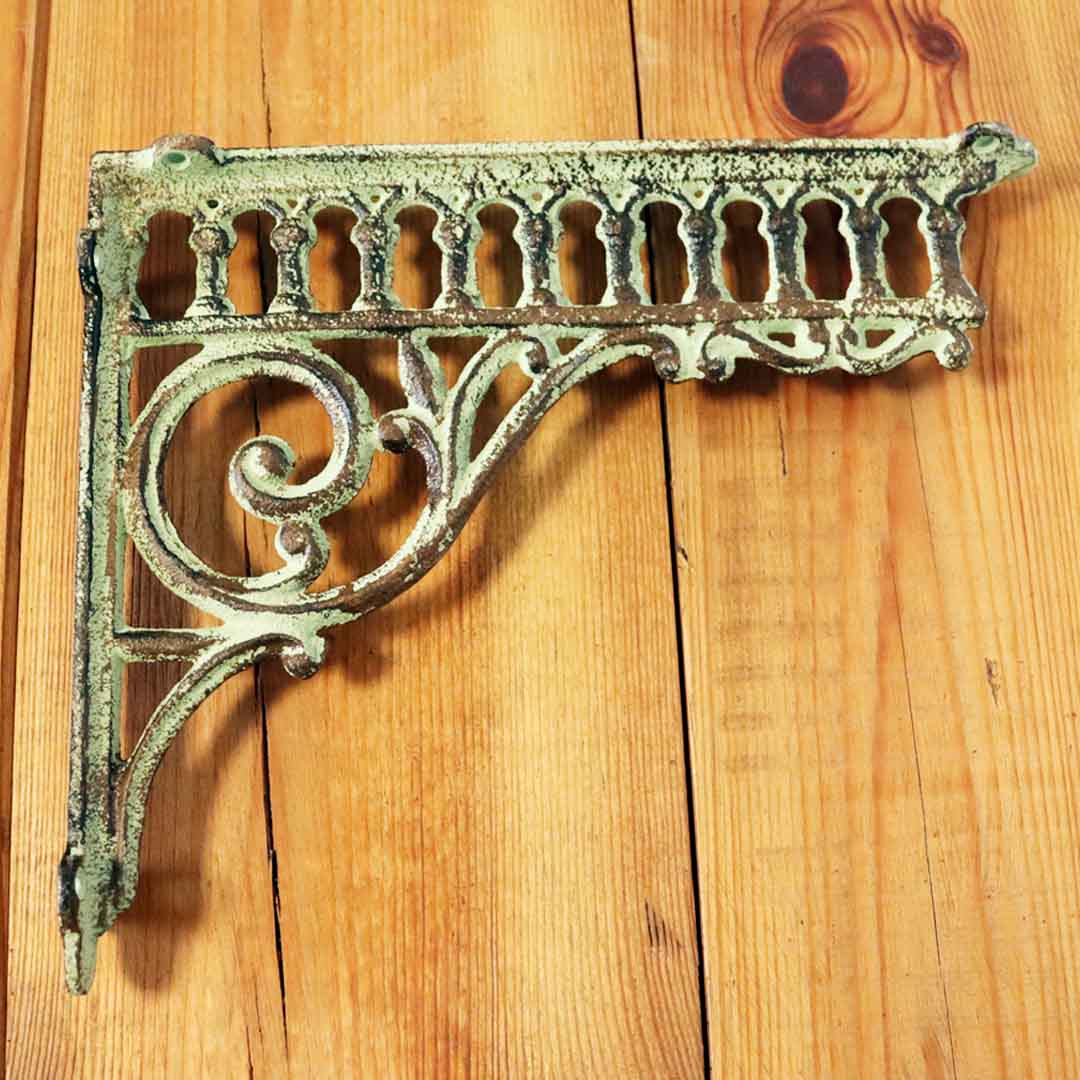 Klassischer Regalträger in massiver Ausführung antik grün