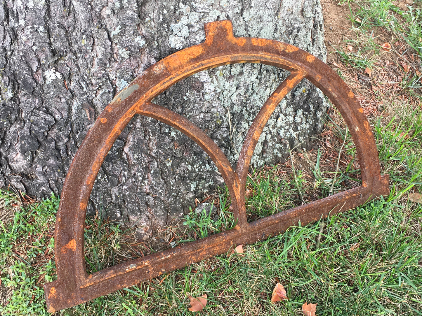 Halbrundes Stallfenster, Scheunenfenster 60 cm x 34 cm Antik Design