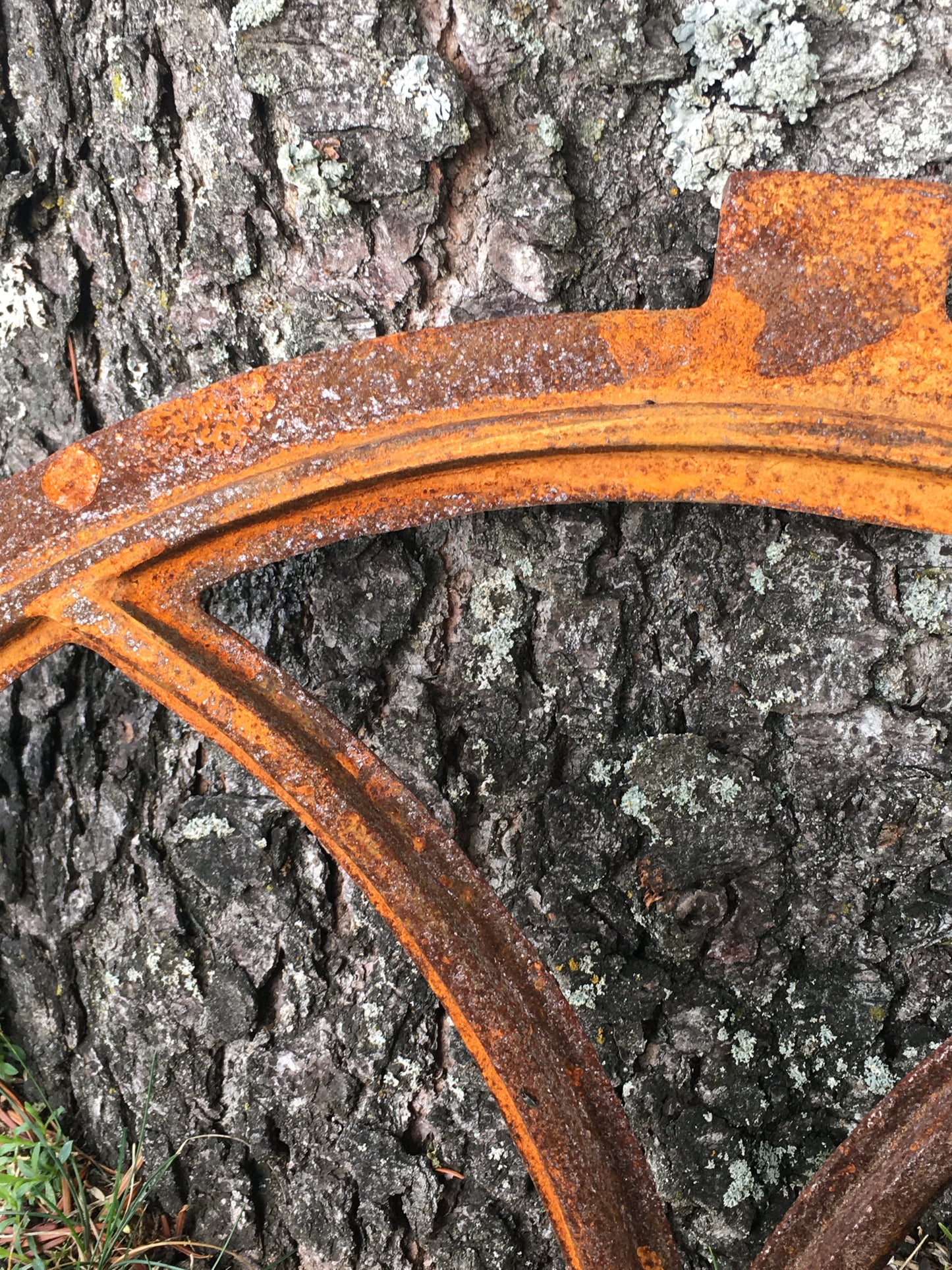 Halbrundes Stallfenster, Scheunenfenster 60 cm x 34 cm Antik Design Detail