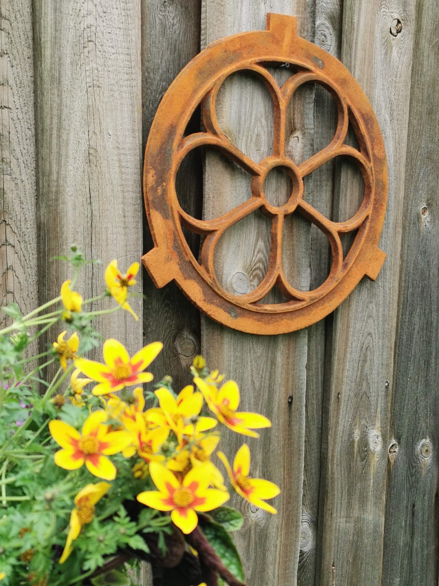 Rundes Scheunen- Stallfenster aus Gusseisen 43 cm Antik Design Seite