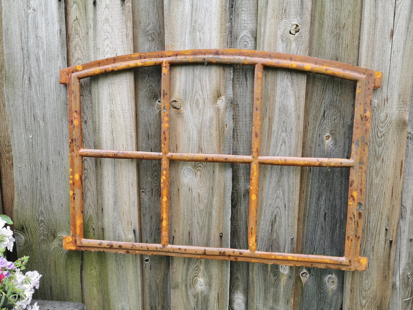 Großes Stallfenster, Scheunenfenster aus Gusseisen Front