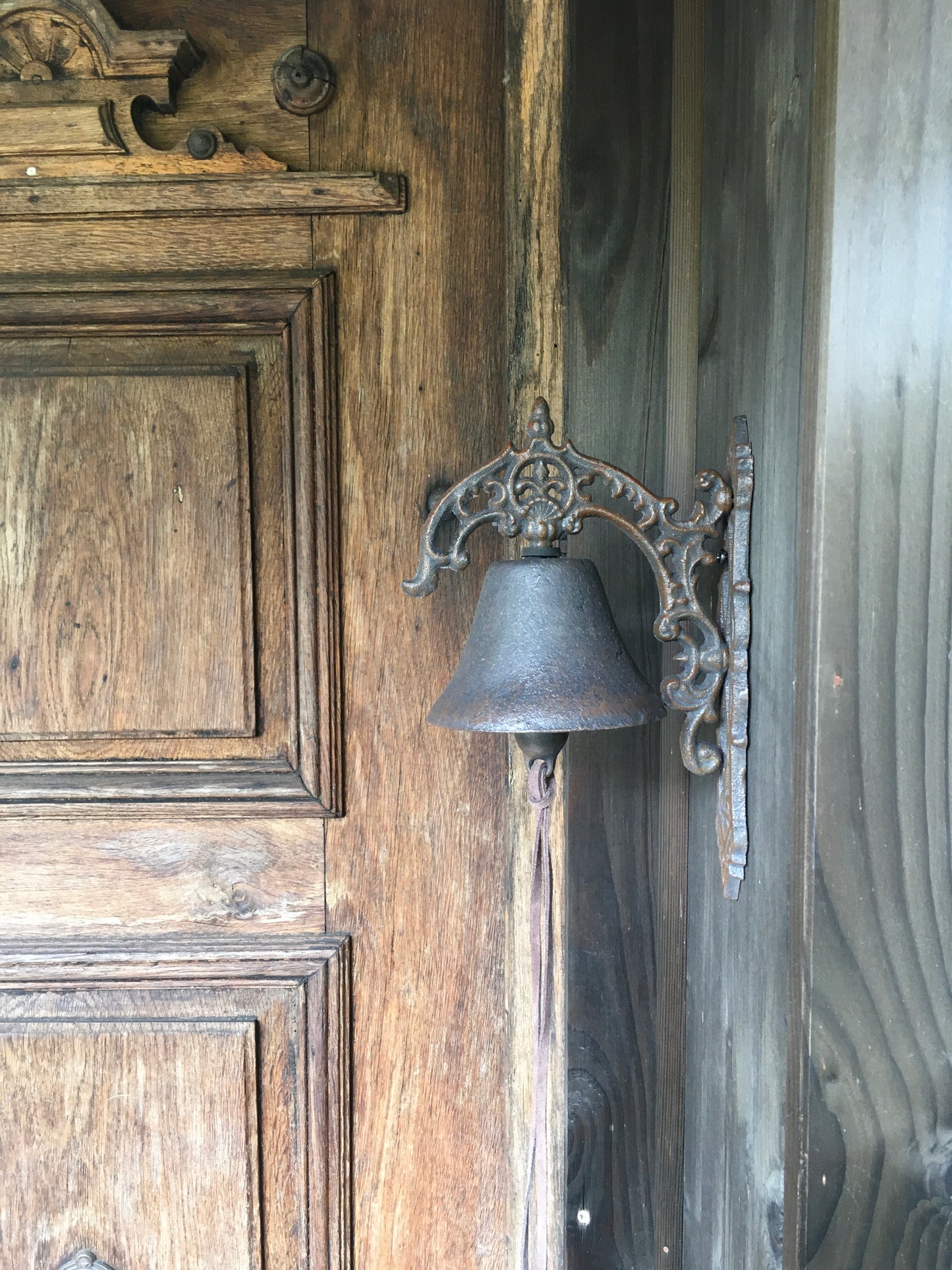 Glocke mit Bogen Gründerzeit Gusseisen