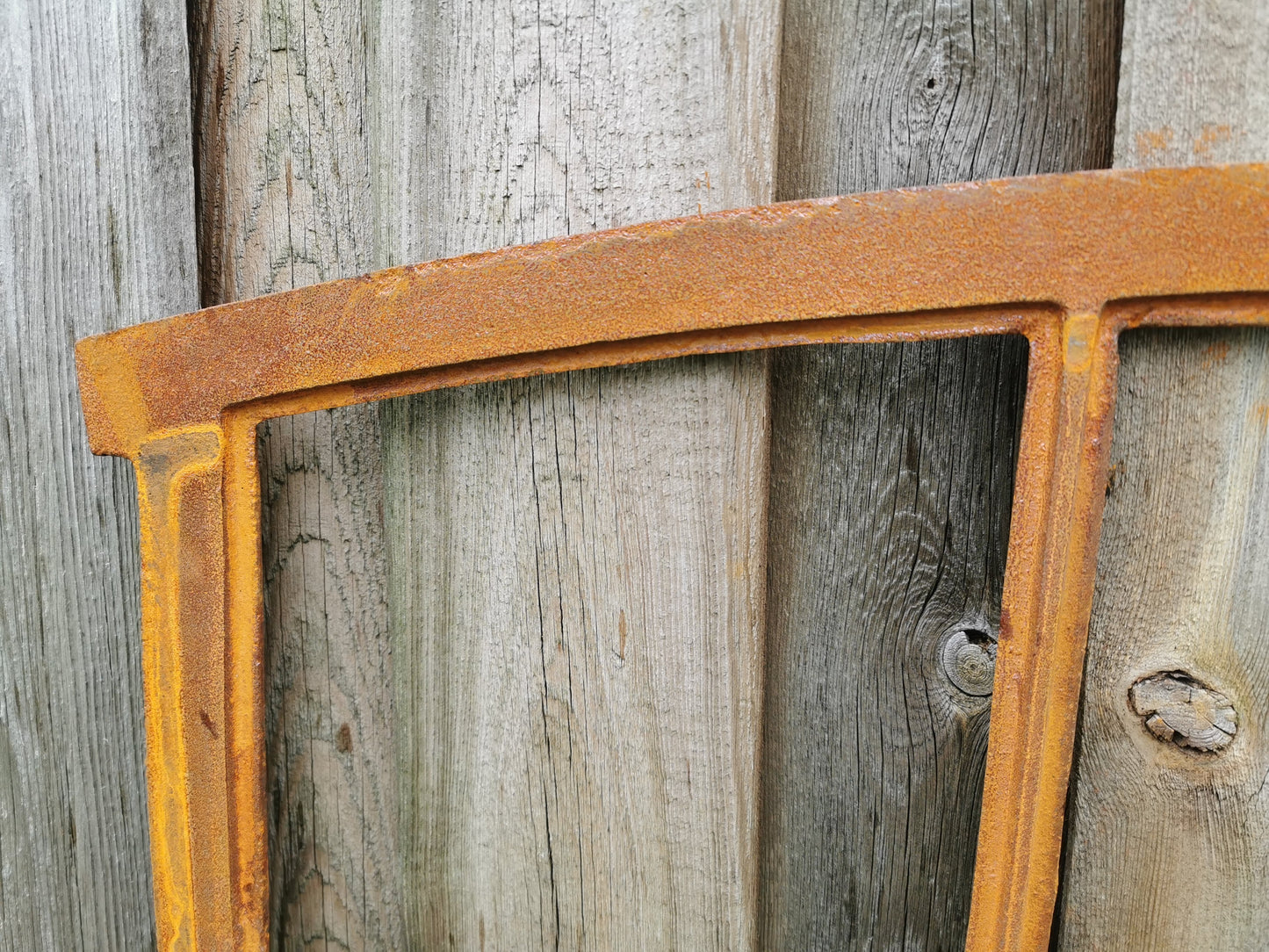 Großes Stallfenster, Scheunenfenster aus Gusseisen Detail