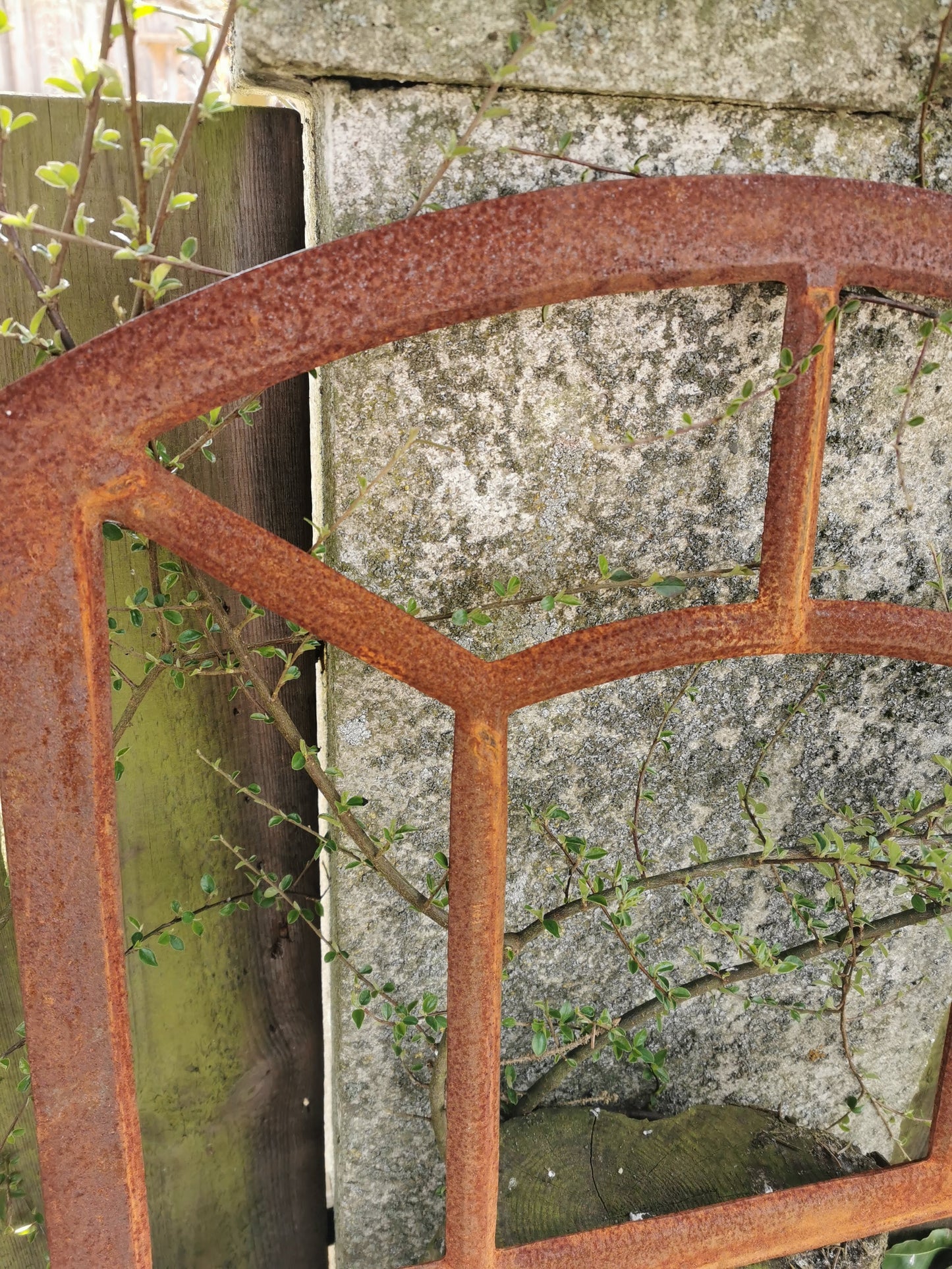 Stallfenster, Scheunenfenster mit Rost-Patina Detail