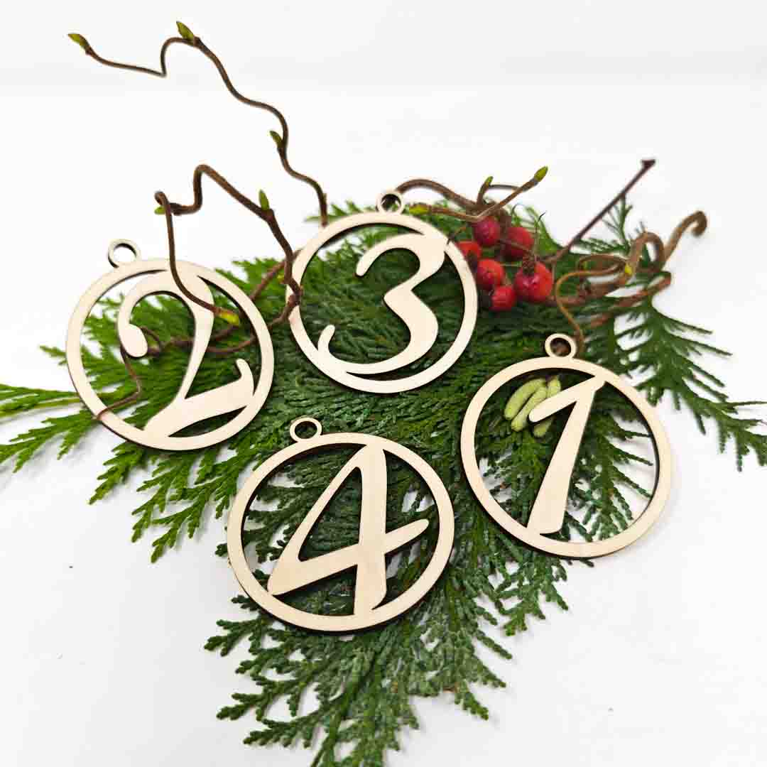 4 Adventskranz Anhänger Holz gelasert rund