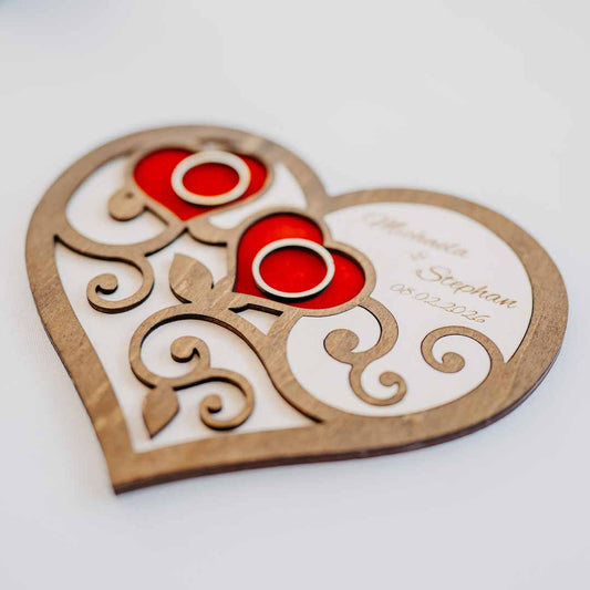 Ablage für Trauringe aus Holz und Samt - Ornamente, Herzen und individuelle Laser Gravur