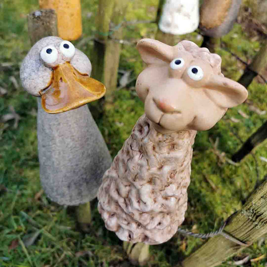 Zaunhocker Ente aus Keramik