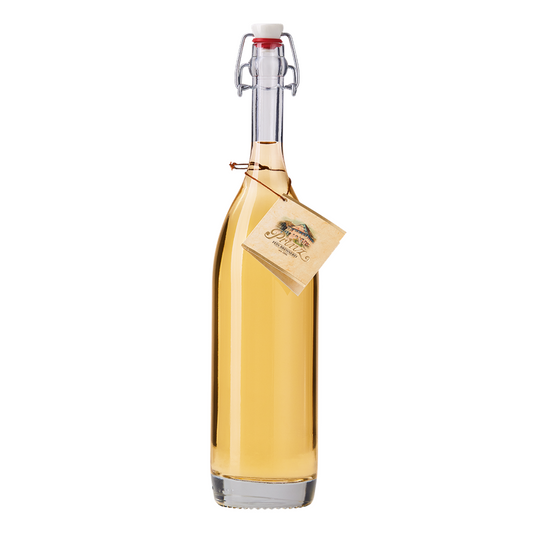 Prinz Alte Haselnuss 41 % vol. – 0,5-l-Flasche vor weißem Hintergrund