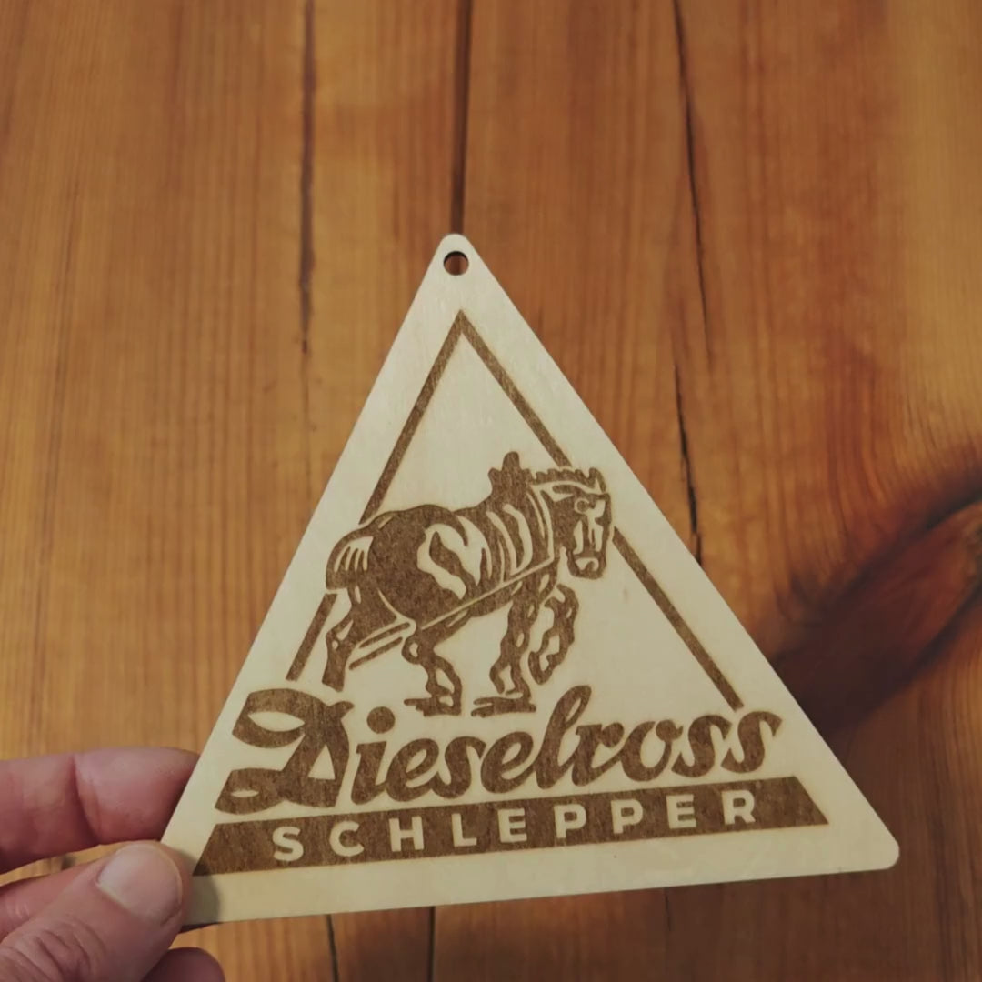 Ornament Dieselross aus Holz – mit filigraner Gravur
