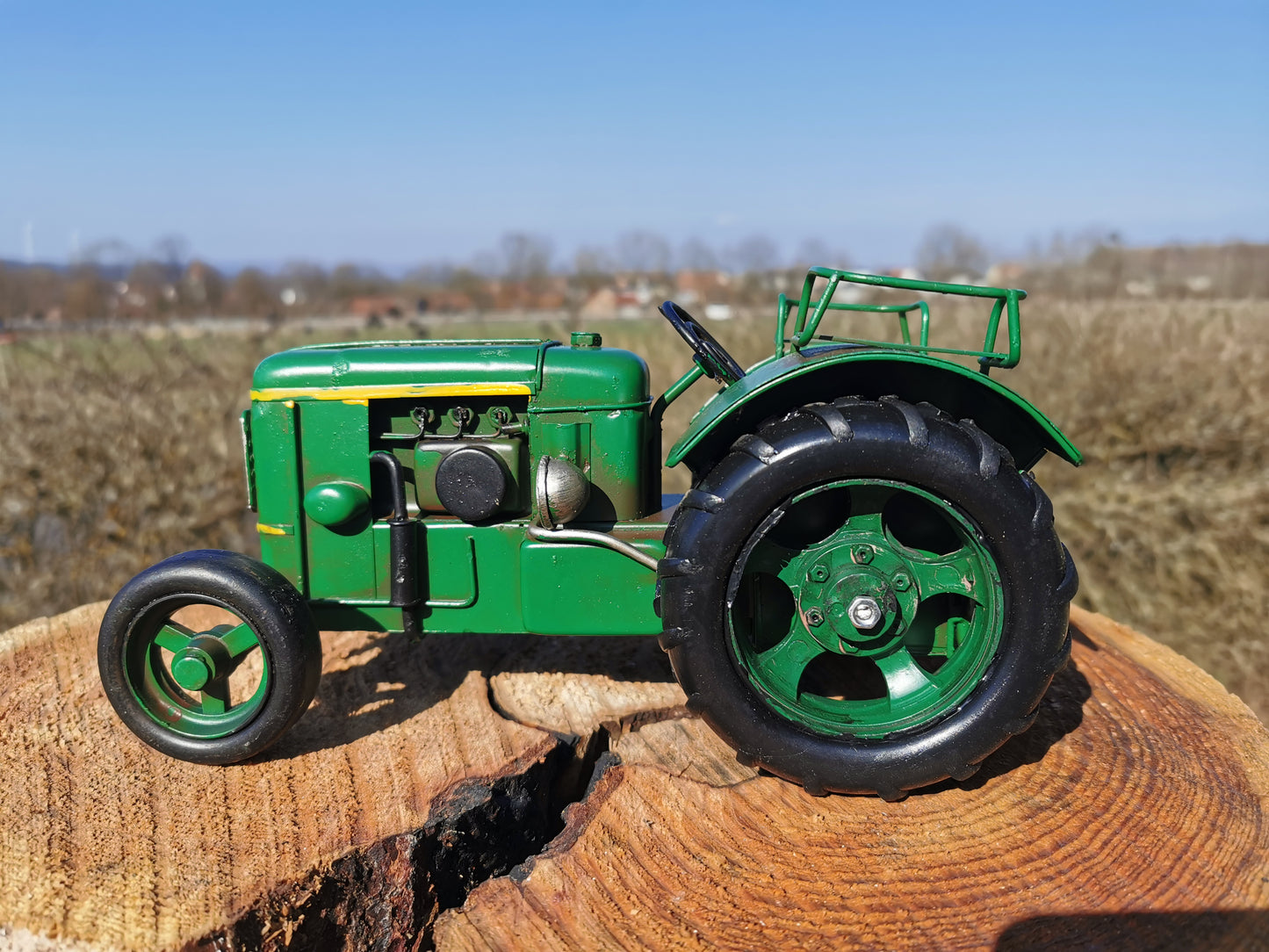 Grüner Traktor Blechmodell Johnny